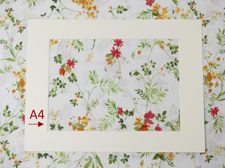 Patchworkstoff Clothworks Kollektion Flowershop filigrane Blumen rot A4 Ausschnitt